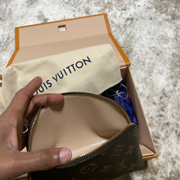 Louis Vuitton Brown Monogram cosmetics pouch - Picture 3 of 10